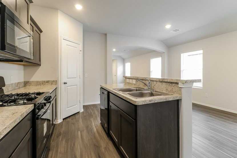 1502 Matthew Dr - Photo 2 of 13