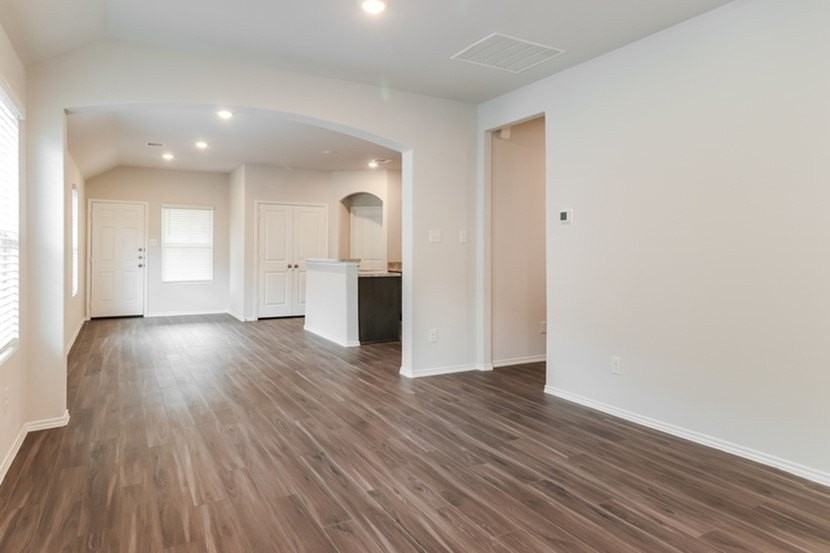 1502 Matthew Dr - Photo 5 of 13