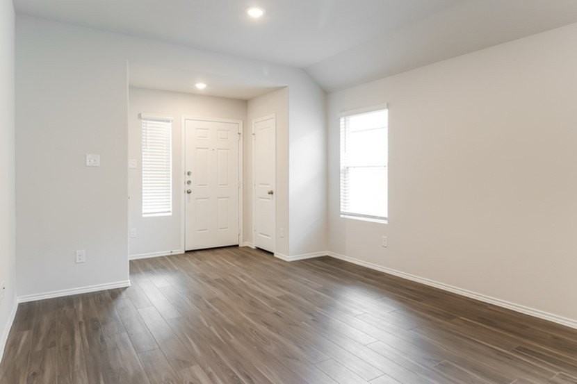 1502 Matthew Dr - Photo 6 of 13