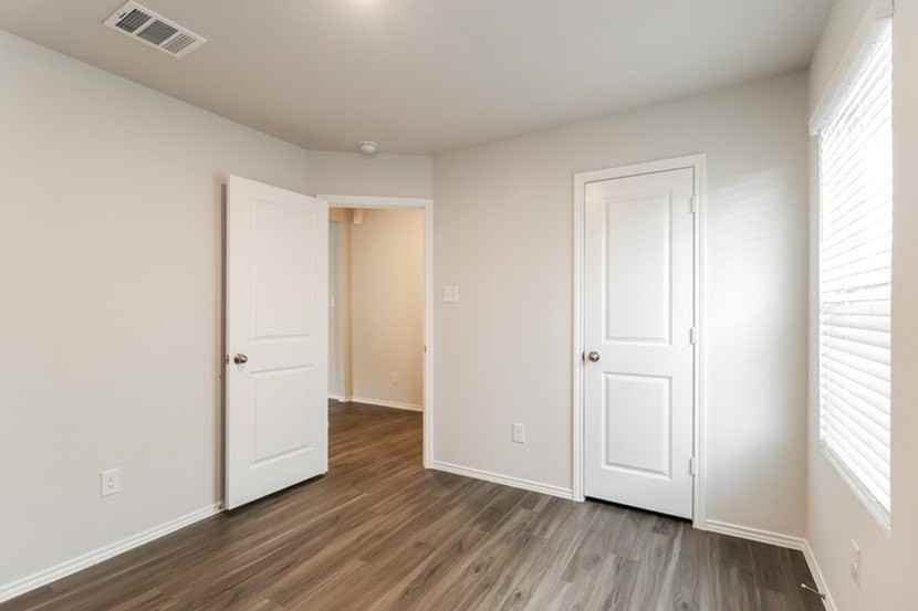 1502 Matthew Dr - Photo 7 of 13