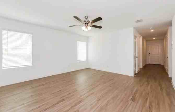 7132 Landings Edge Rd - Photo 4 of 12