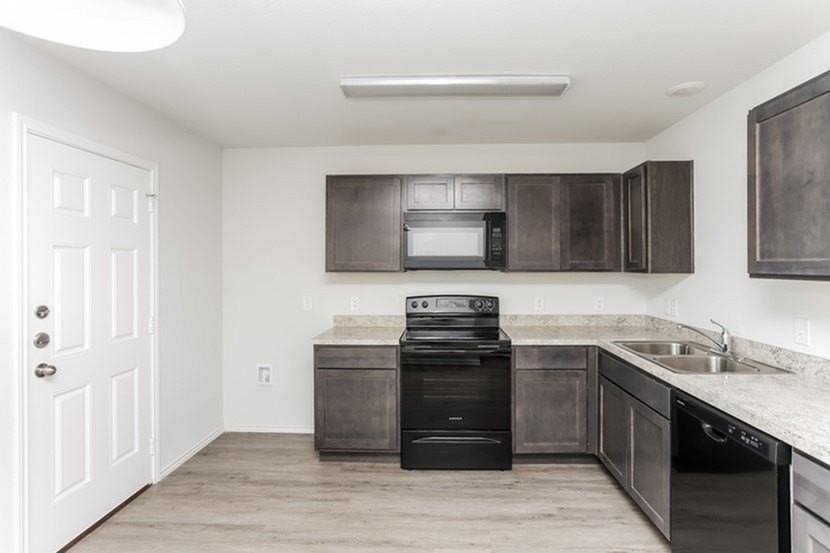 3905 Job Dr - Photo 3 of 14