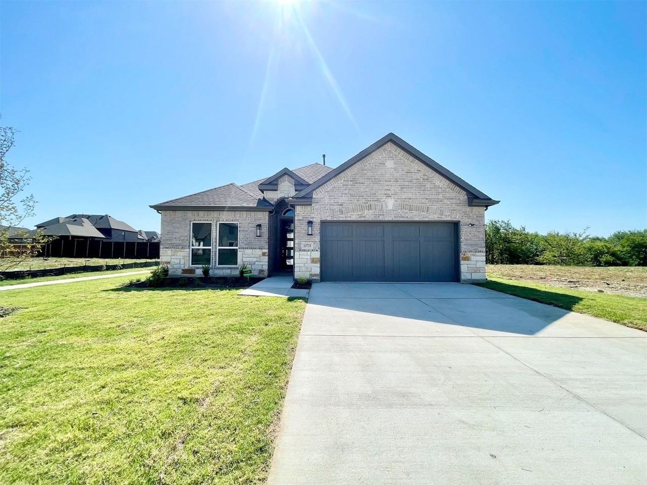 13733 Riola Dr - Photo 4 of 38
