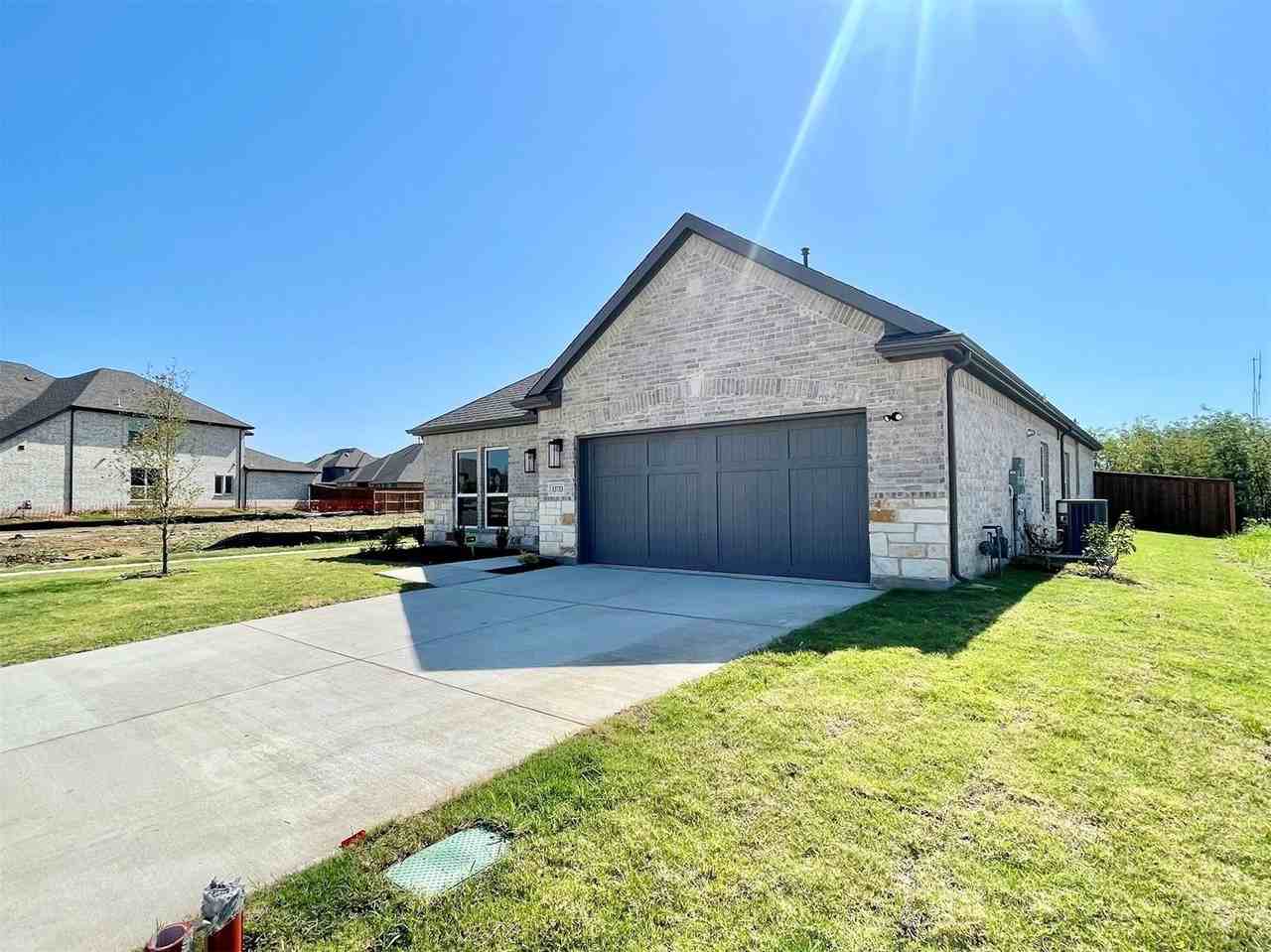 13733 Riola Dr - Photo 5 of 38