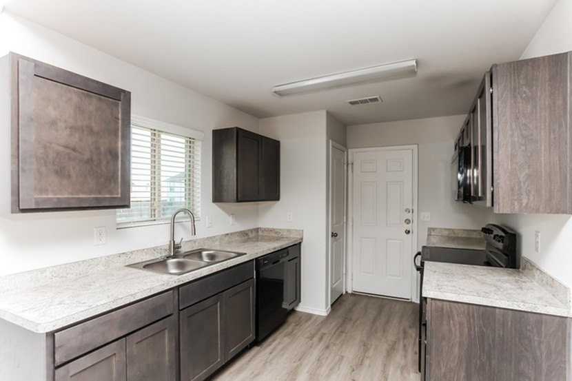 3621 Joshua St - Photo 4 of 15