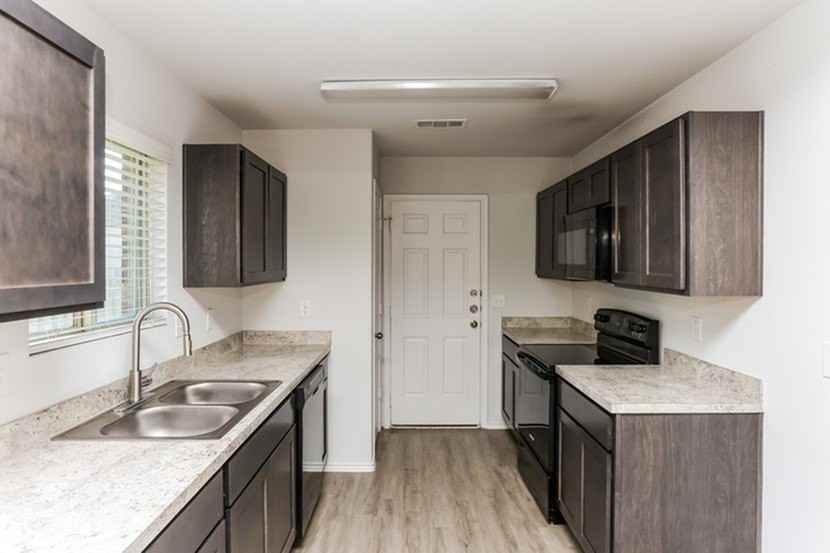 3621 Joshua St - Photo 5 of 15