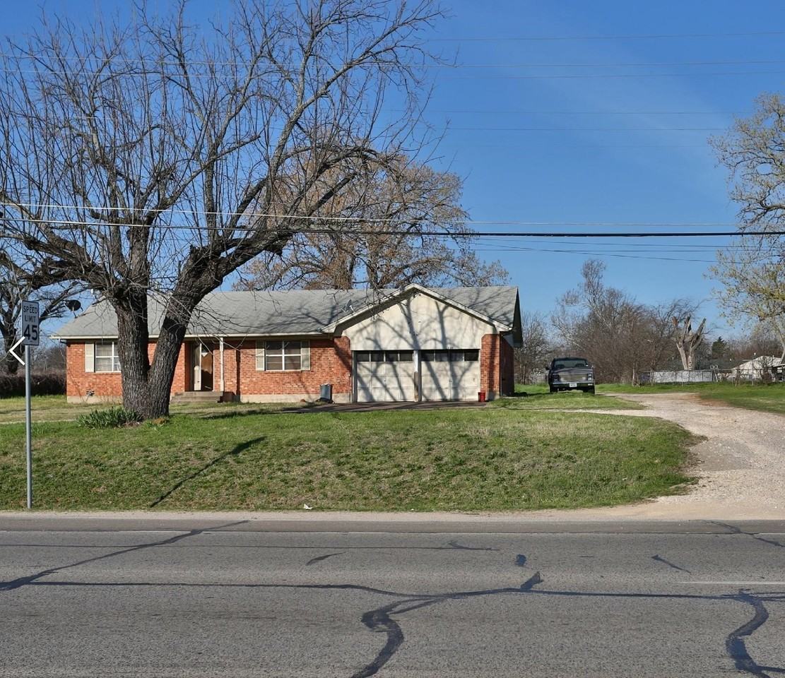 117 N Broadway St - Photo 4 of 11