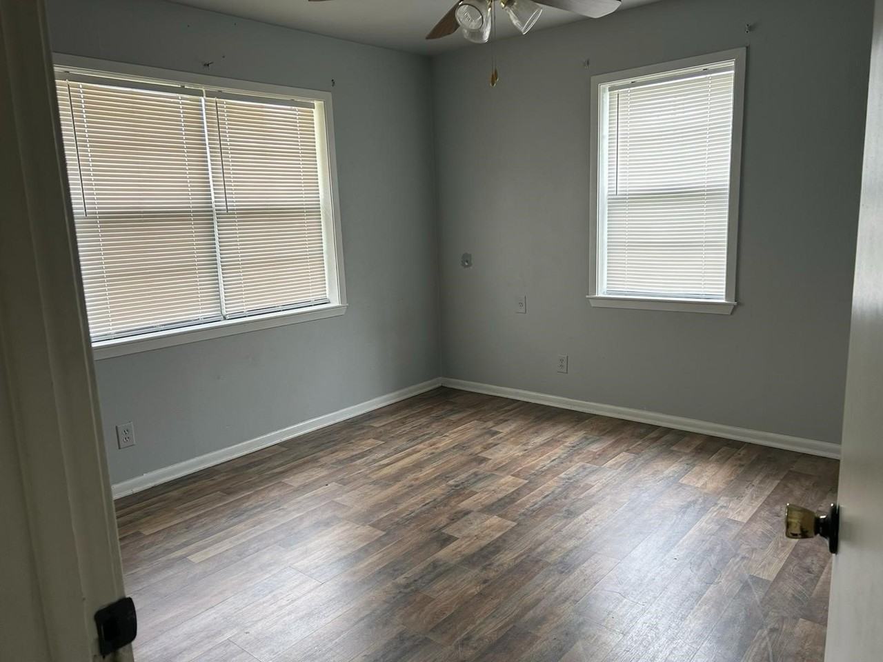 117 N Broadway St - Photo 7 of 11