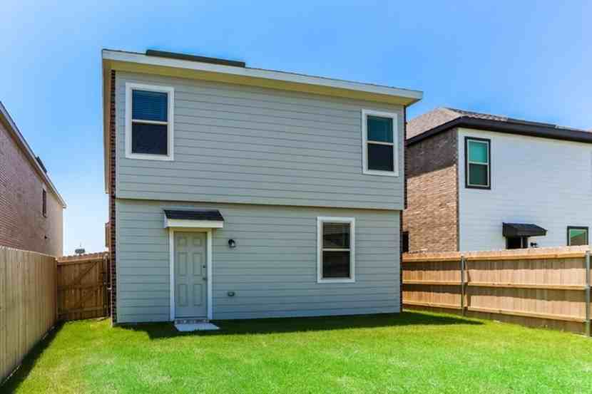 3702 Ruth Dr - Photo 3 of 16