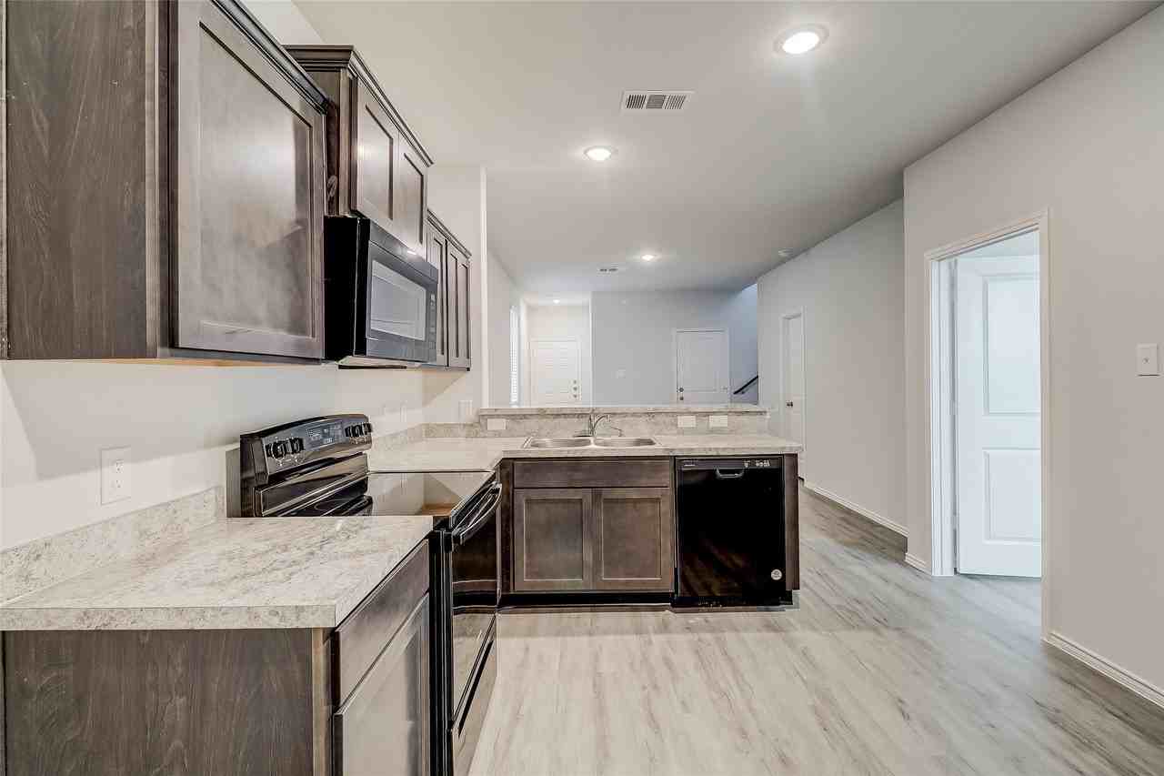 3702 Ruth Dr - Photo 4 of 16
