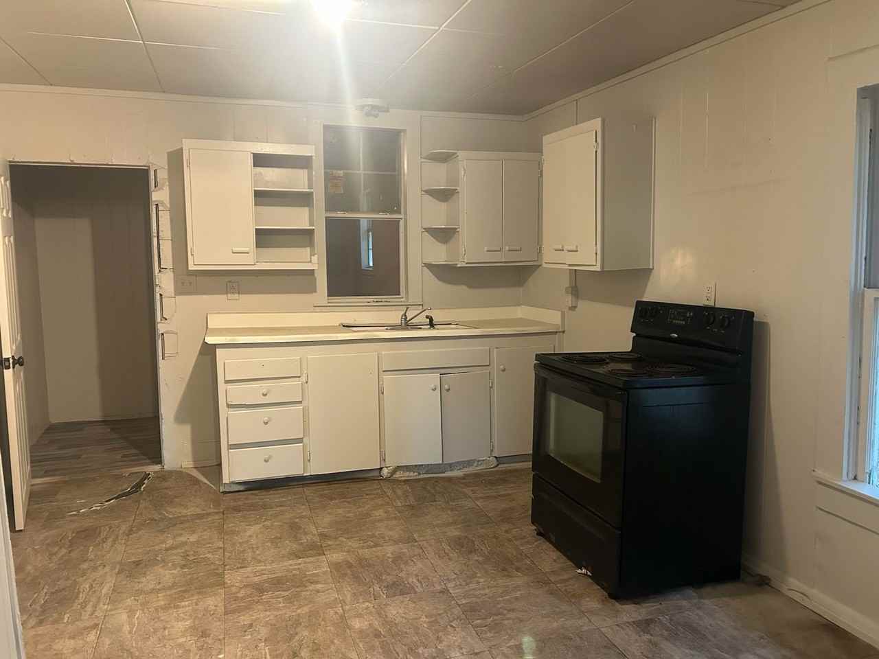 220 8th St - Photo 2 of 5