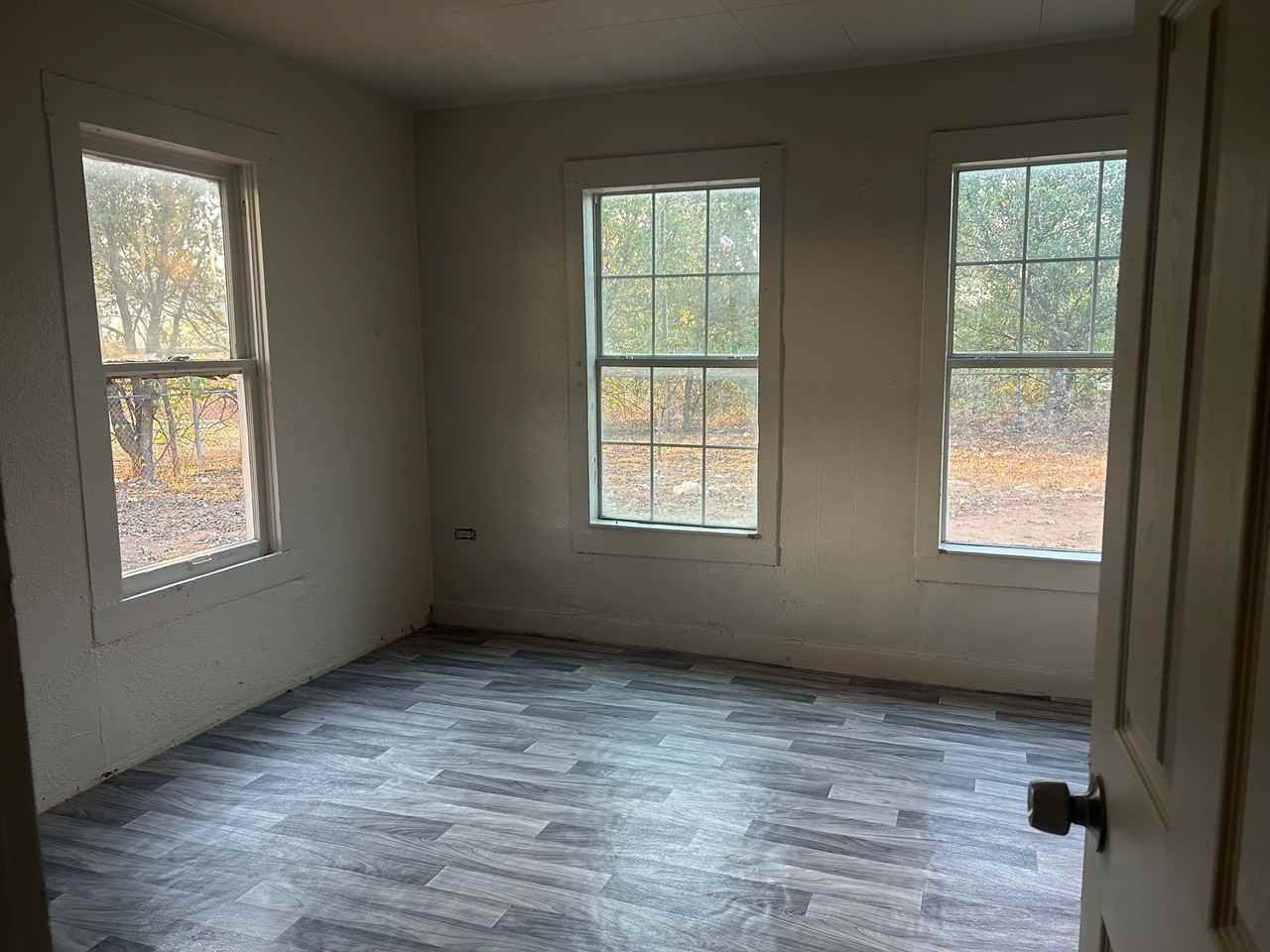 220 8th St - Photo 3 of 5