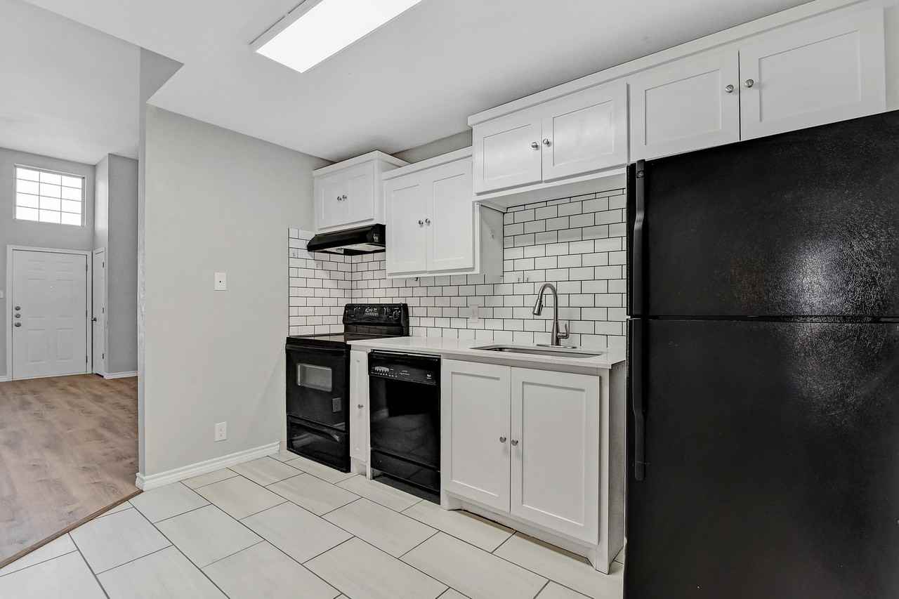 914 W Houston St - Photo 7 of 20
