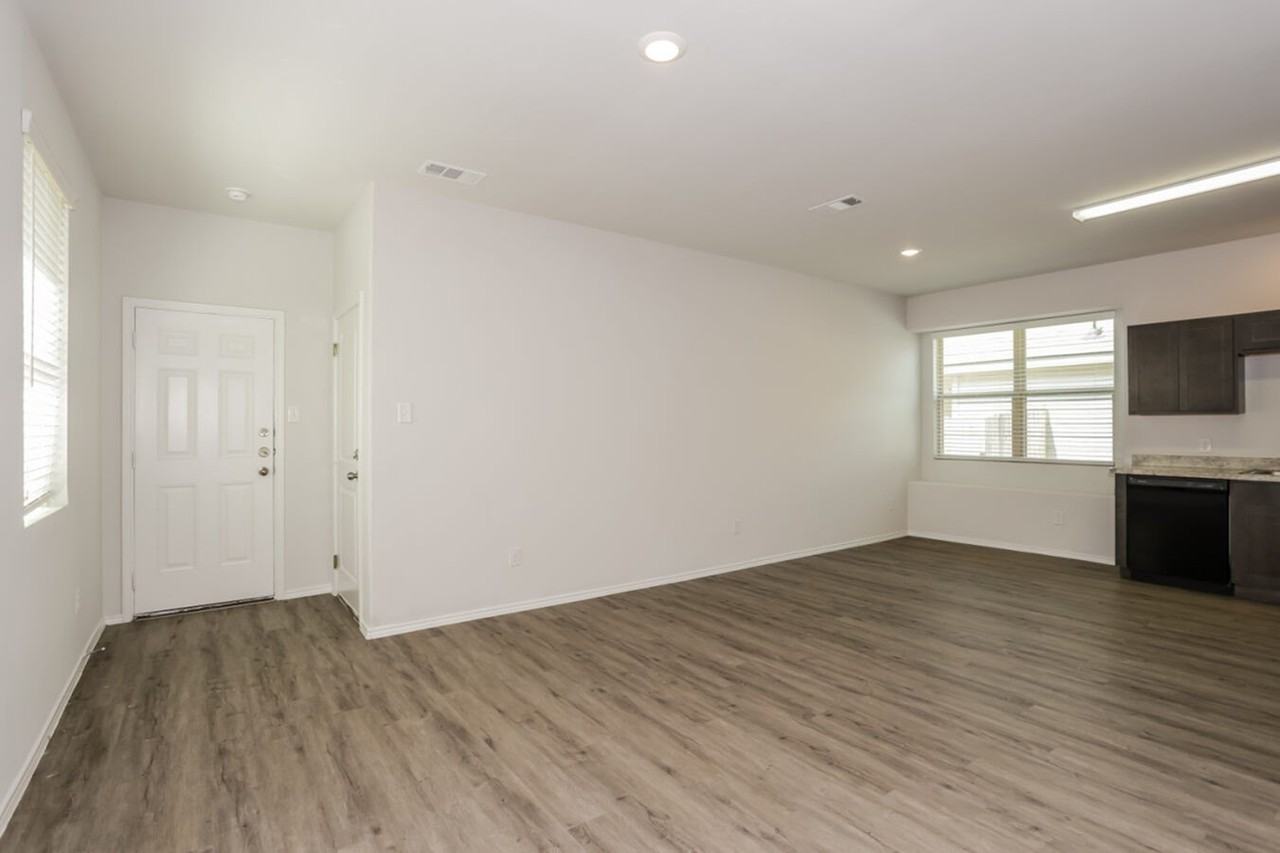 5504 Calm Waters Ct - Photo 7 of 16