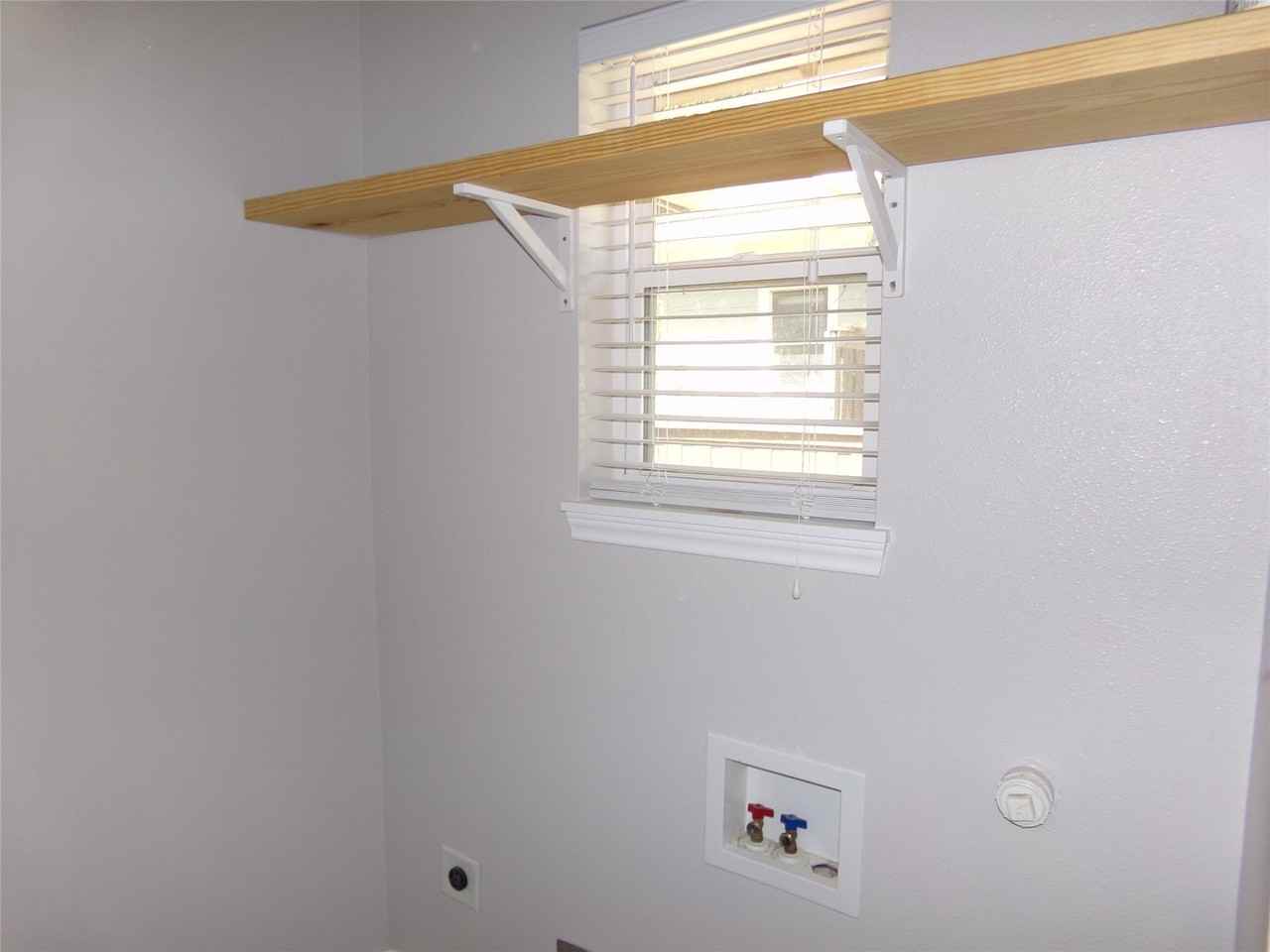 719 S Clinton Ave - Photo 4 of 13