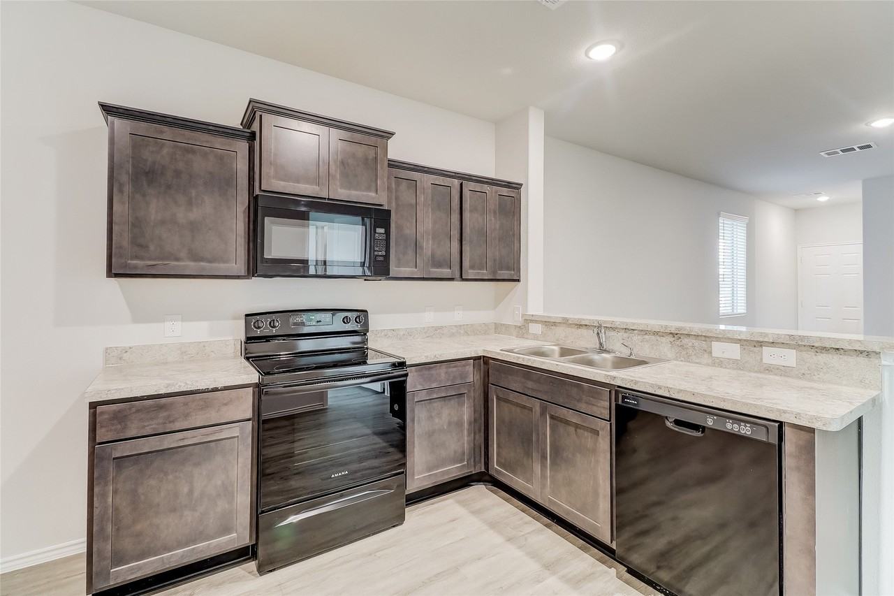 5528 Calm Waters Ct - Photo 2 of 12