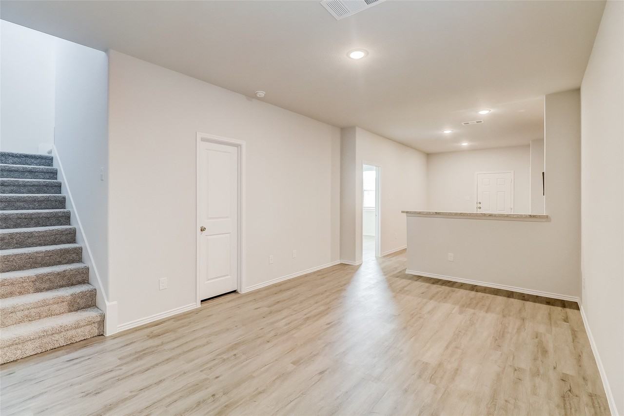 5528 Calm Waters Ct - Photo 4 of 12