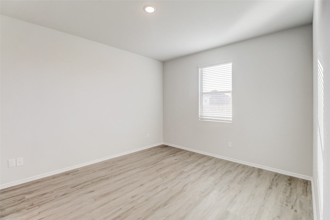5528 Calm Waters Ct - Photo 5 of 12