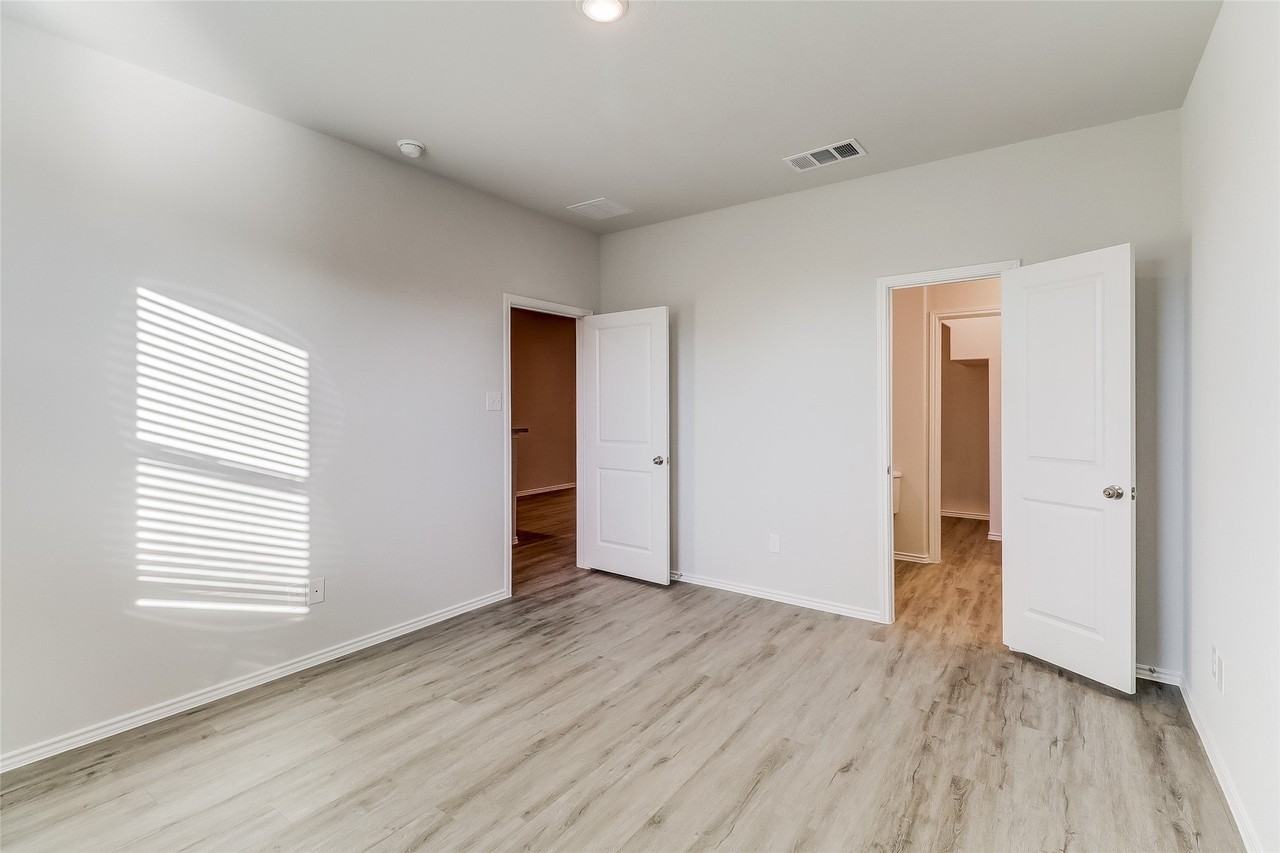 5528 Calm Waters Ct - Photo 6 of 12