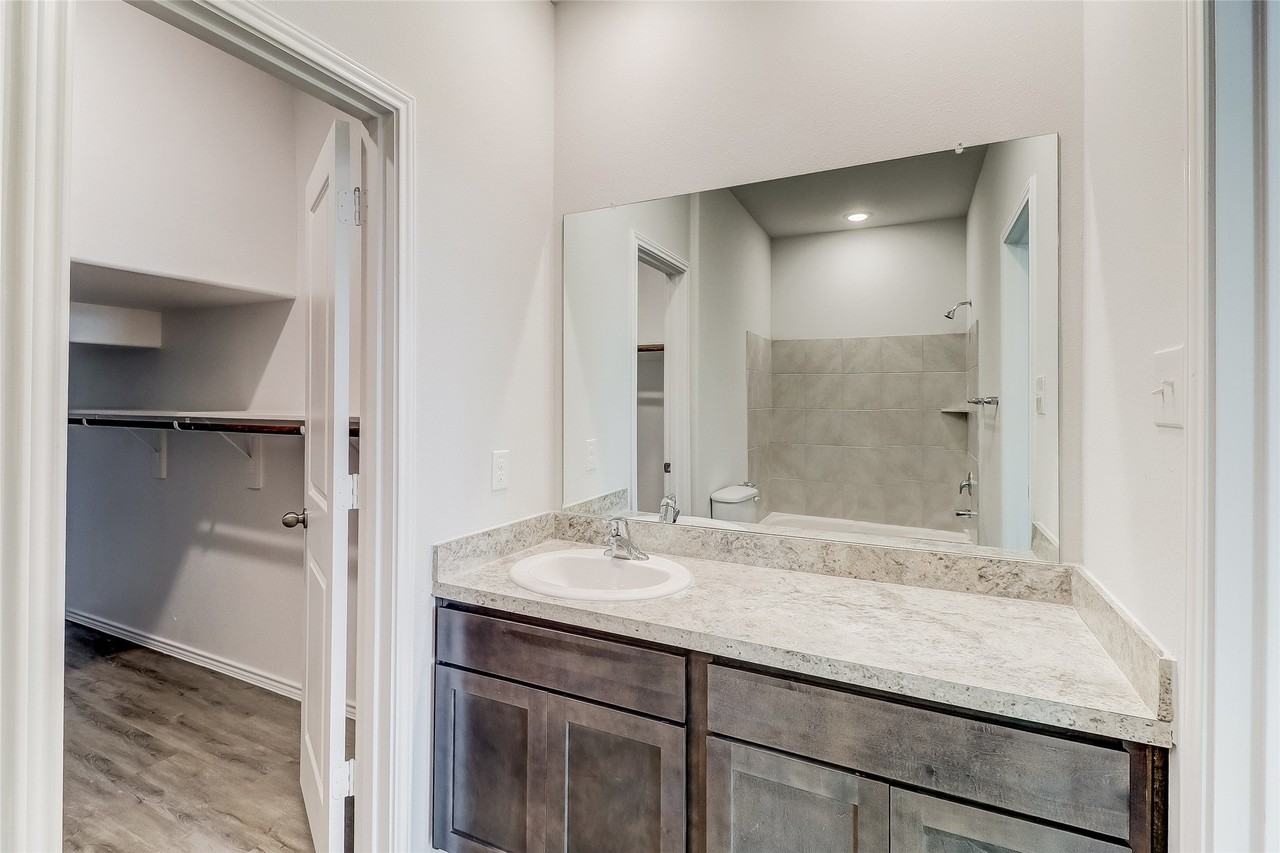5528 Calm Waters Ct - Photo 7 of 12