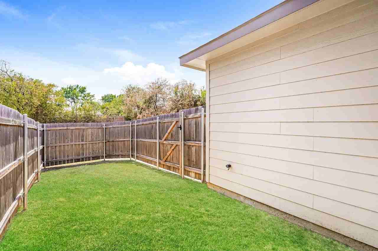 5556 Willamette Dr - Photo 3 of 16