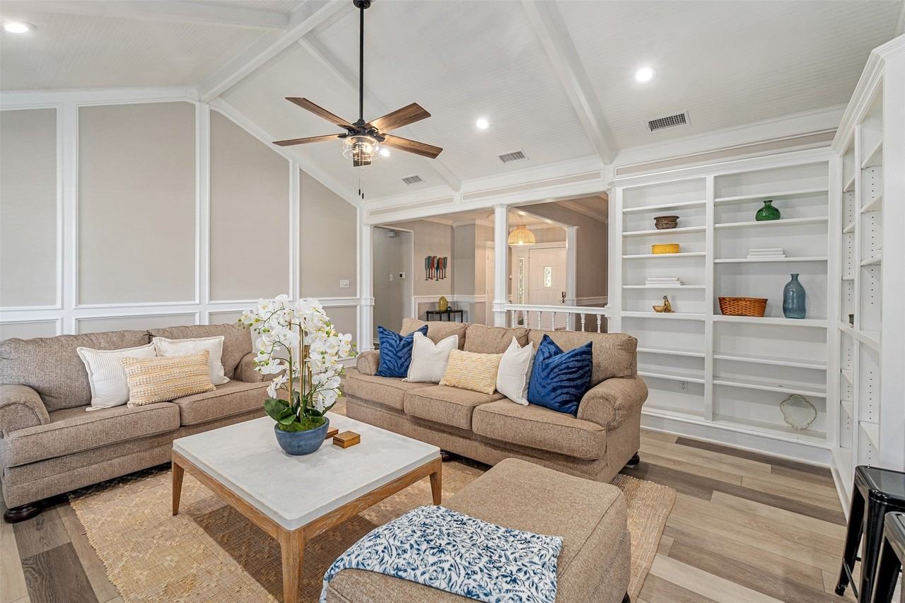 111 Hickory Creek Cir - Photo 3 of 34