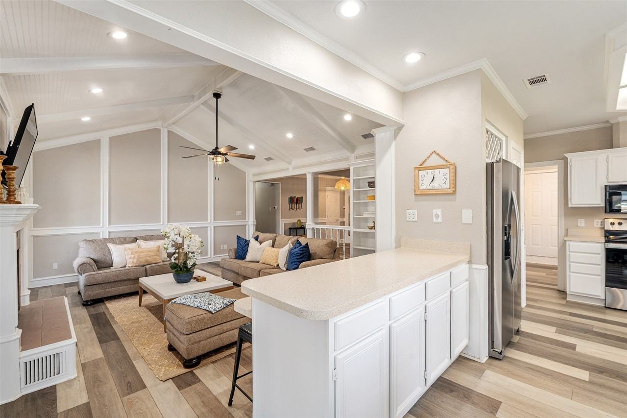 111 Hickory Creek Cir - Photo 4 of 34