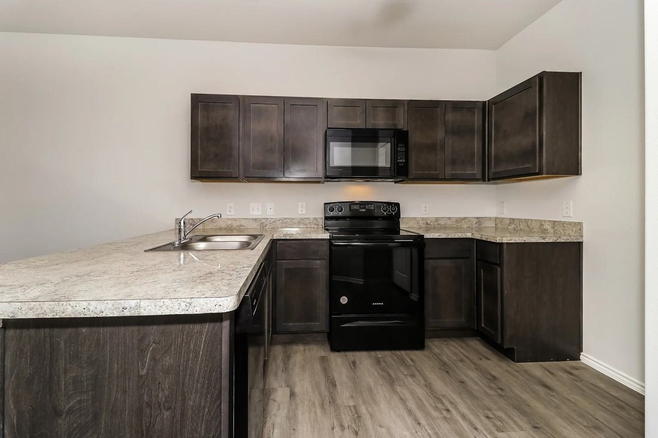 5216 Applegate Dr - Photo 5 of 17