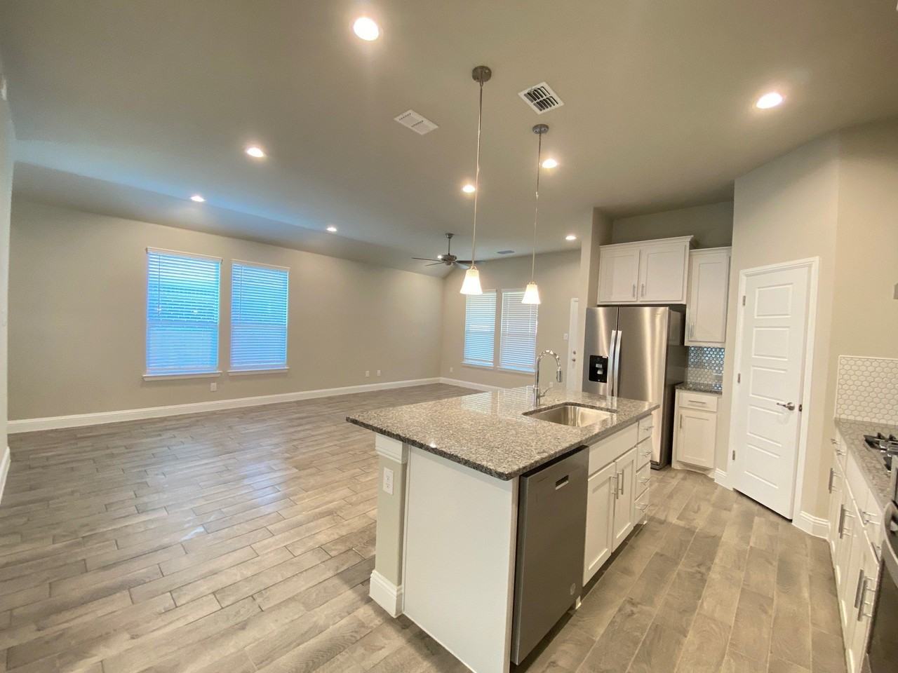 2312 Redwing Dr - Photo 4 of 17