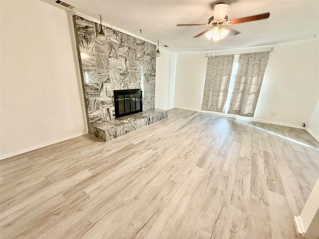 818 Westbrook Dr - Photo 4 of 12