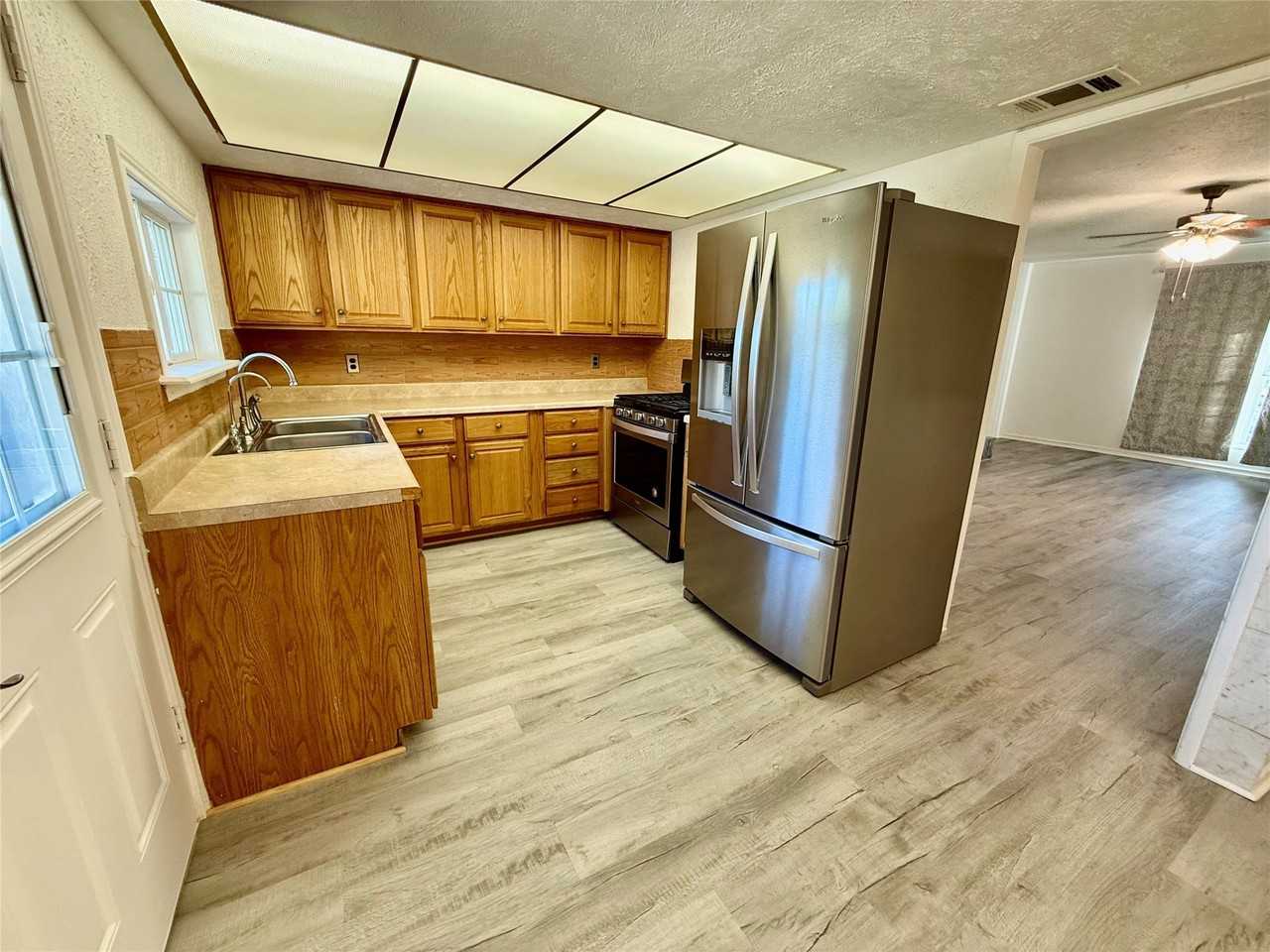 818 Westbrook Dr - Photo 5 of 12