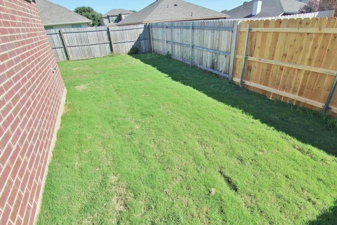 4004 Bonita Springs Dr - Photo 2 of 12