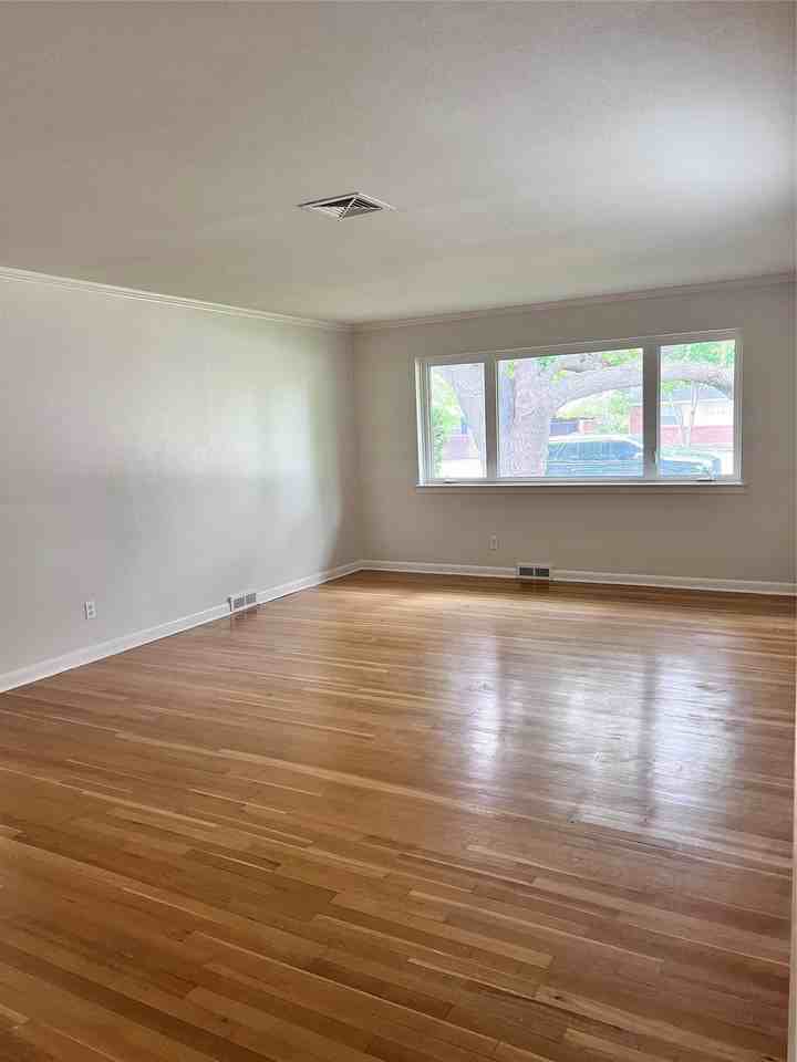 3539 Merrell Rd - Photo 2 of 13