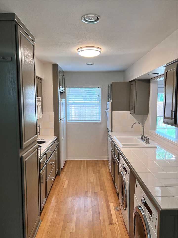 3539 Merrell Rd - Photo 4 of 13