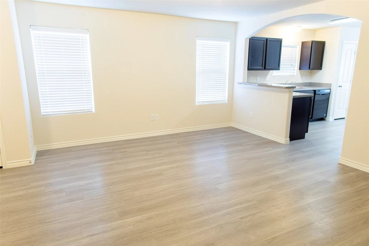 3953 Tarpon Springs Dr - Photo 5 of 13