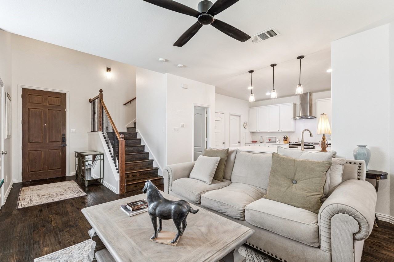 1700 Adams Pl - Photo 4 of 33