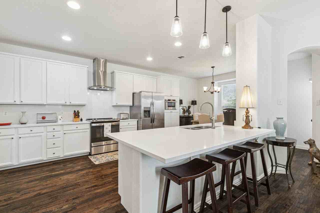 1700 Adams Pl - Photo 5 of 33