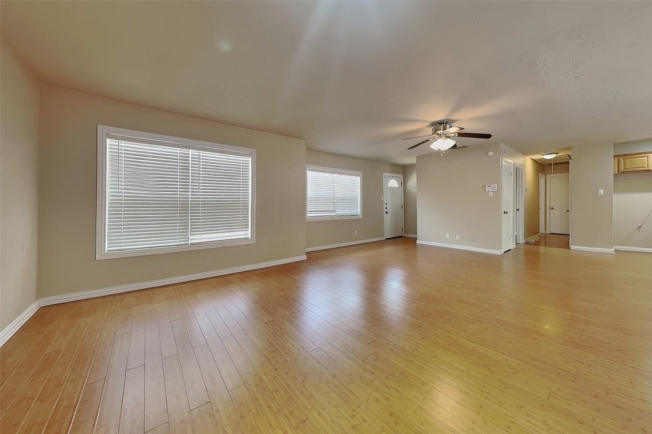 805 Aransas Dr - Photo 3 of 15