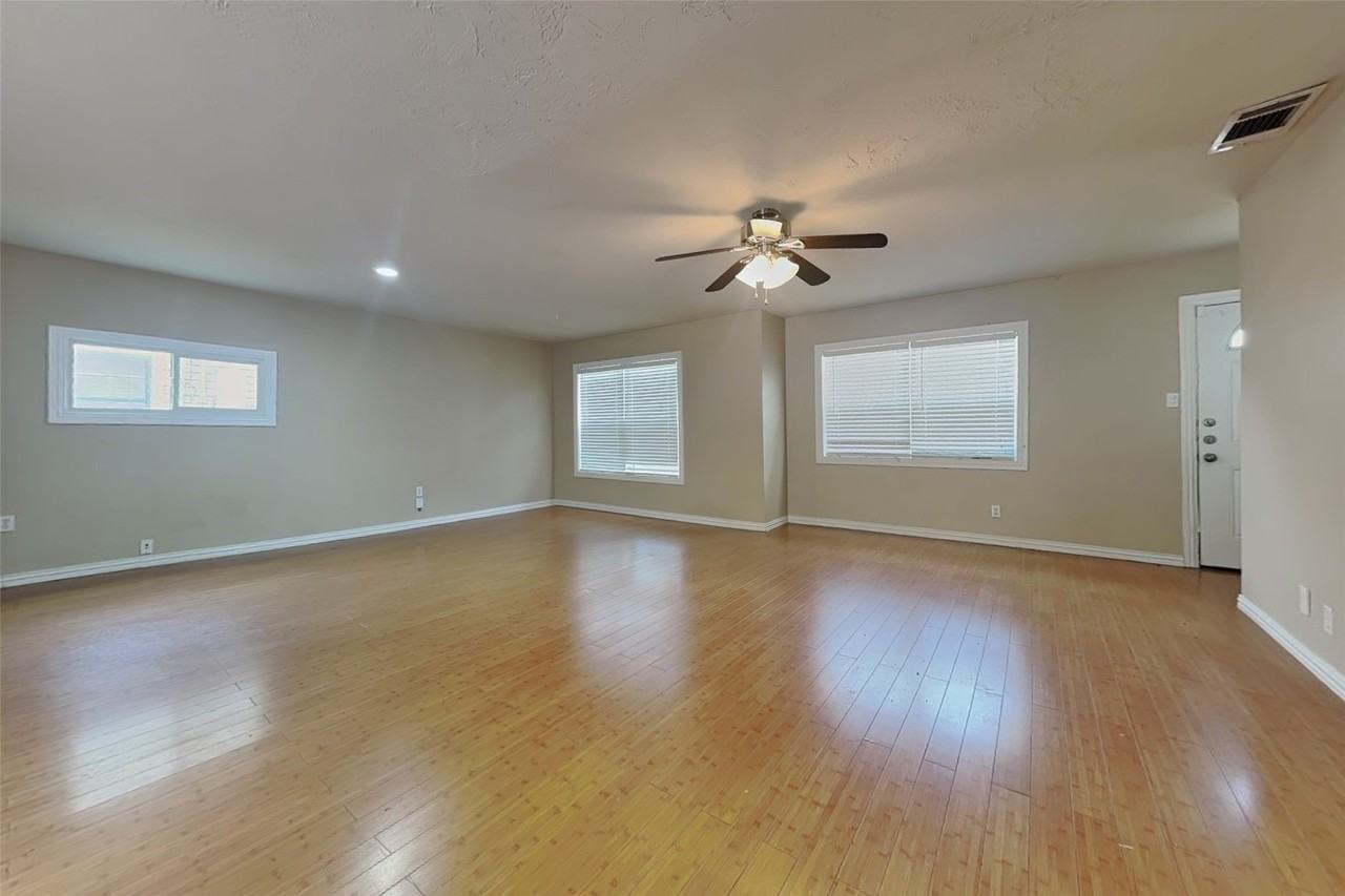 805 Aransas Dr - Photo 4 of 15