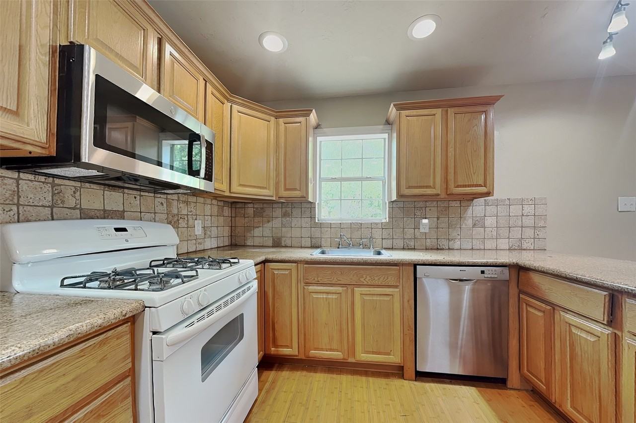 805 Aransas Dr - Photo 5 of 15