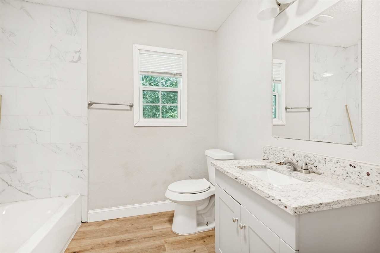 422 Stone St - Photo 3 of 23
