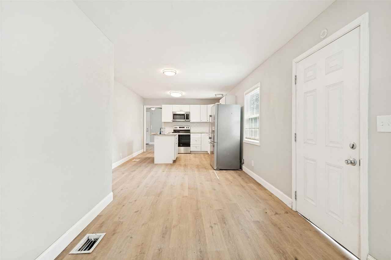 422 Stone St - Photo 7 of 23