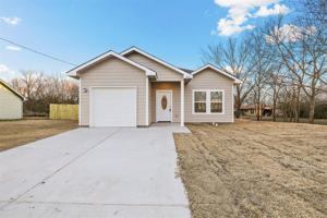featured image of 415 Williams Dr
