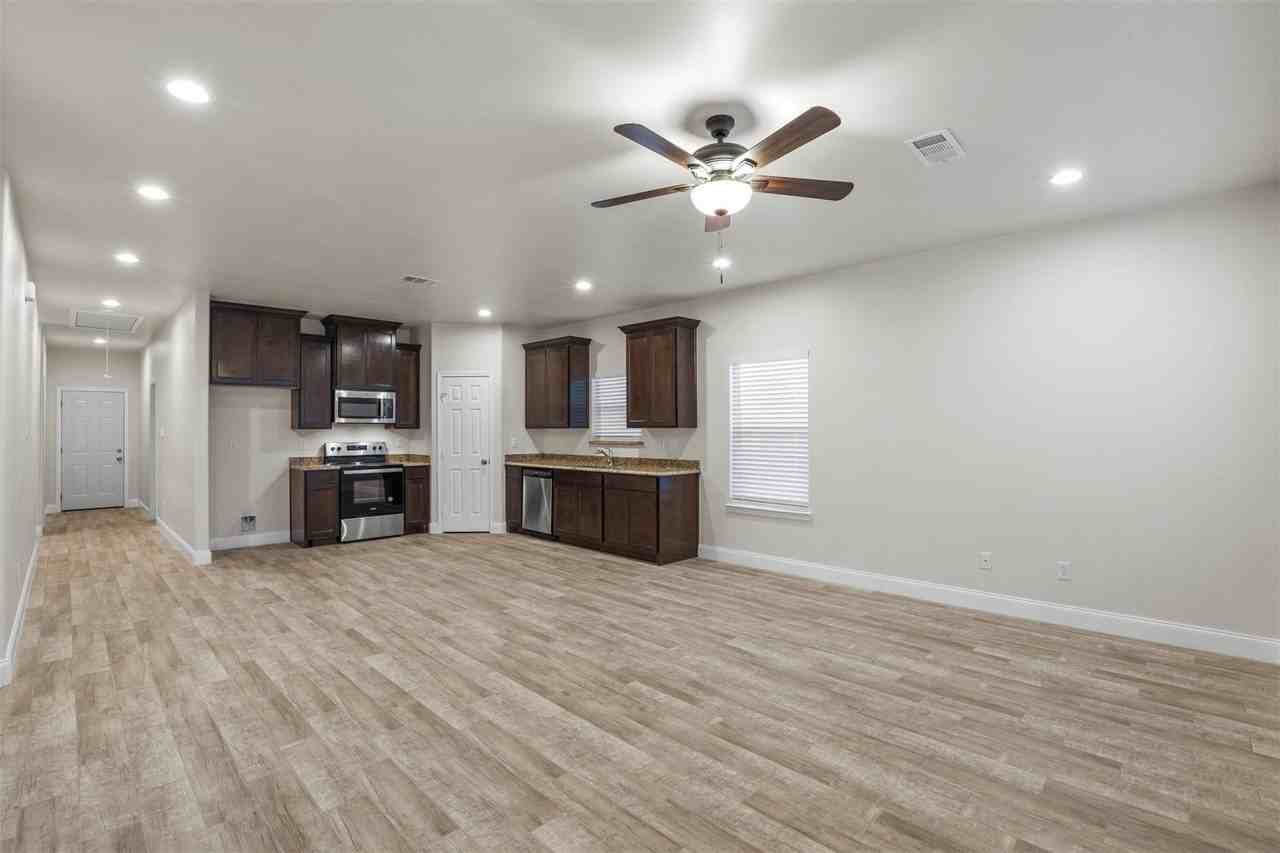 415 Williams Dr - Photo 2 of 16