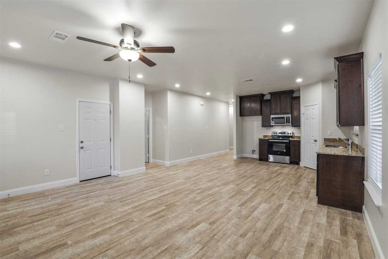 415 Williams Dr - Photo 3 of 16