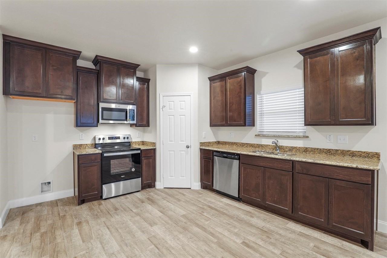 415 Williams Dr - Photo 5 of 16