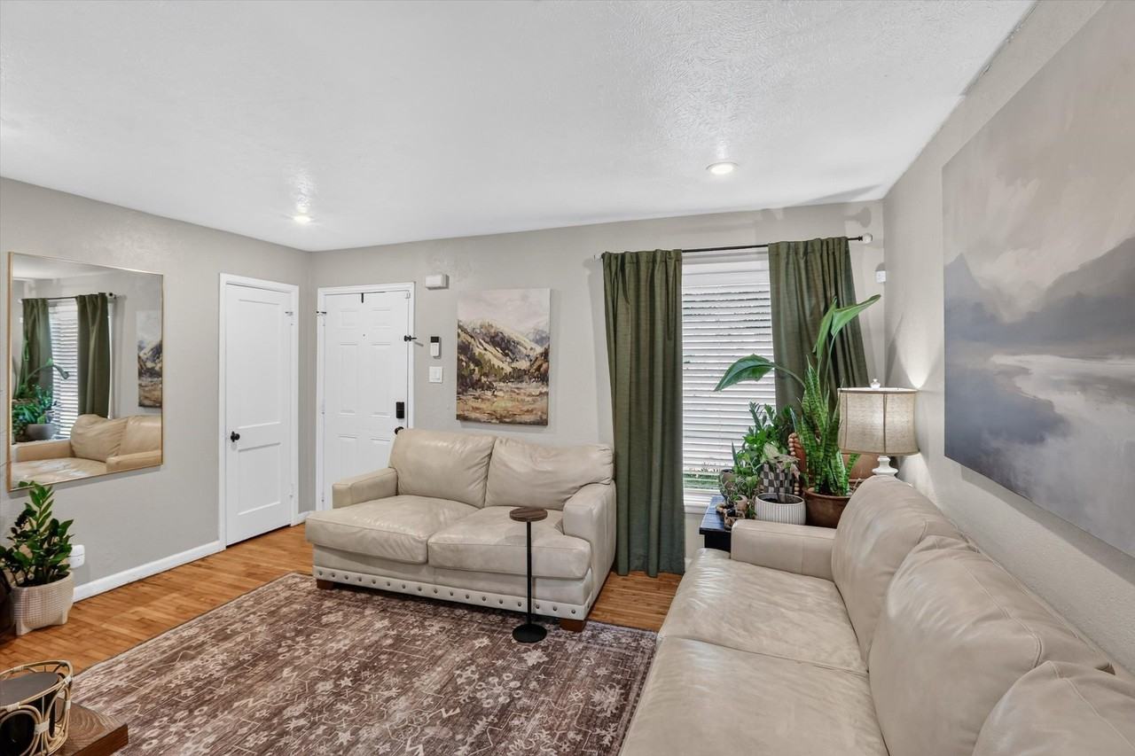 10518 Dawn Dr - Photo 3 of 24