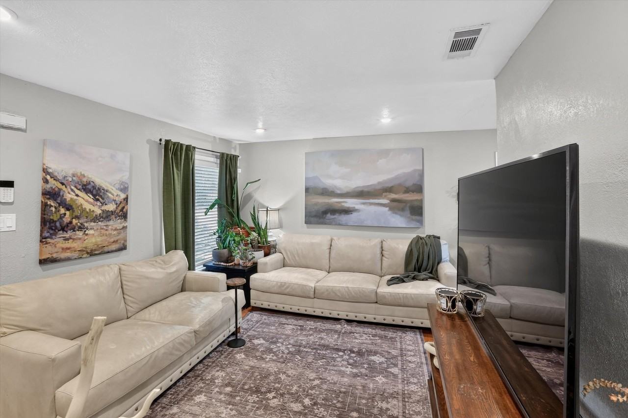 10518 Dawn Dr - Photo 4 of 24