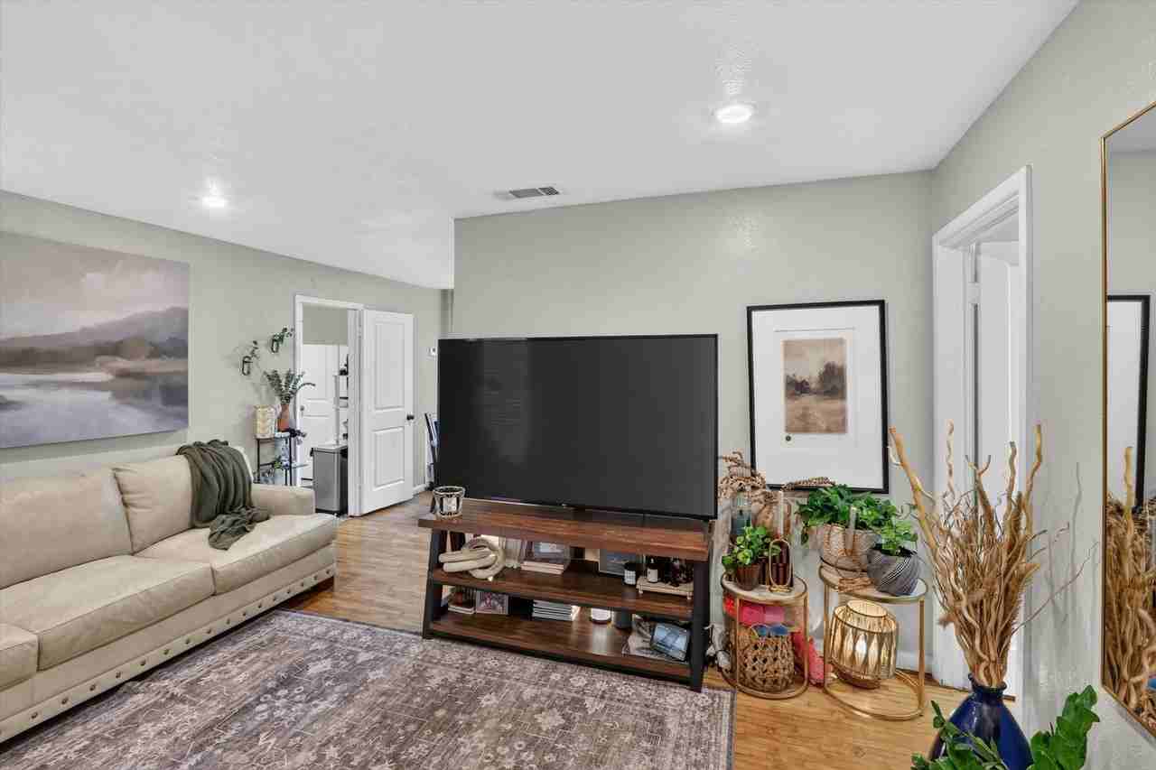 10518 Dawn Dr - Photo 6 of 24