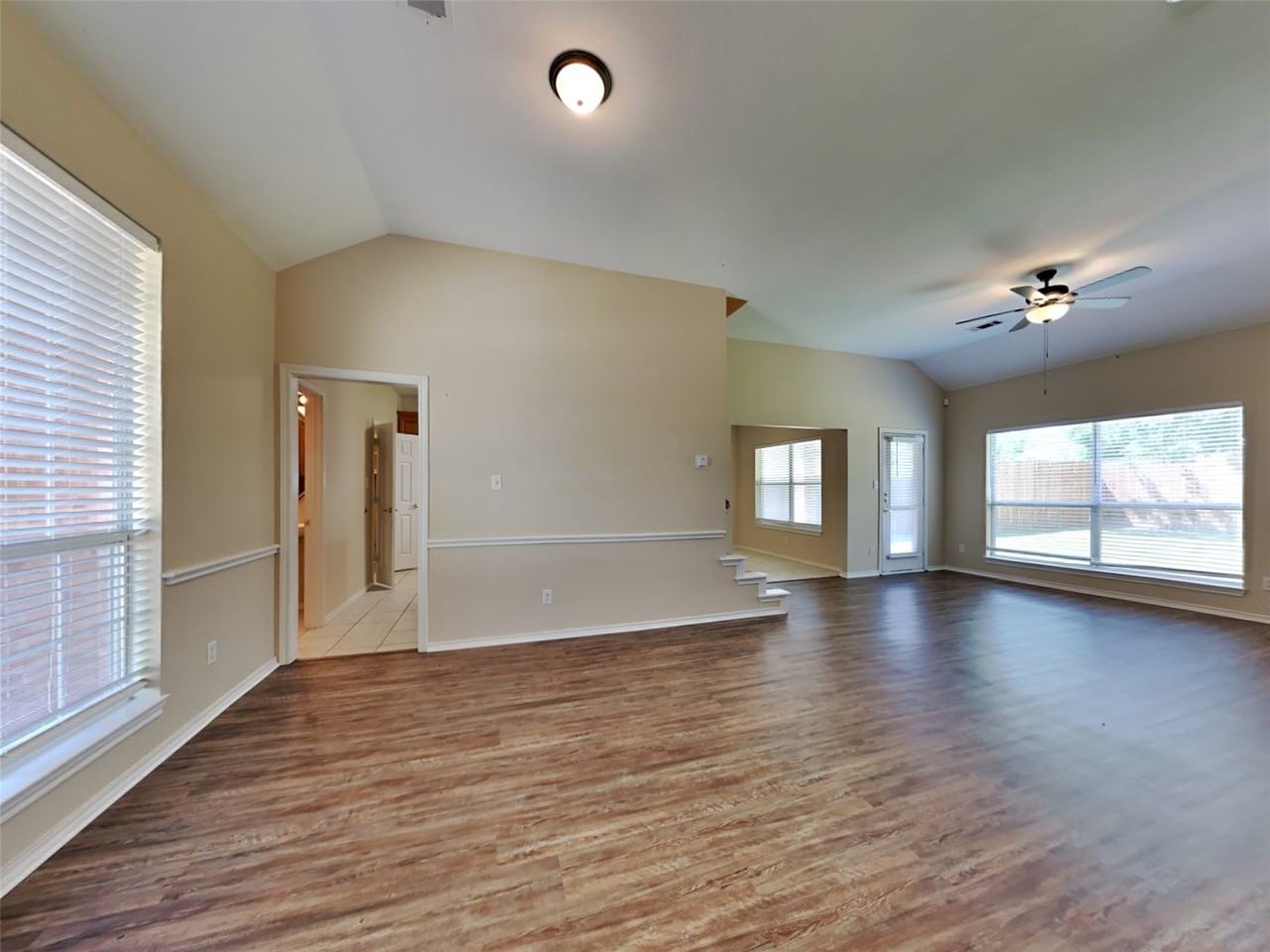 1829 Carver Dr - Photo 4 of 18